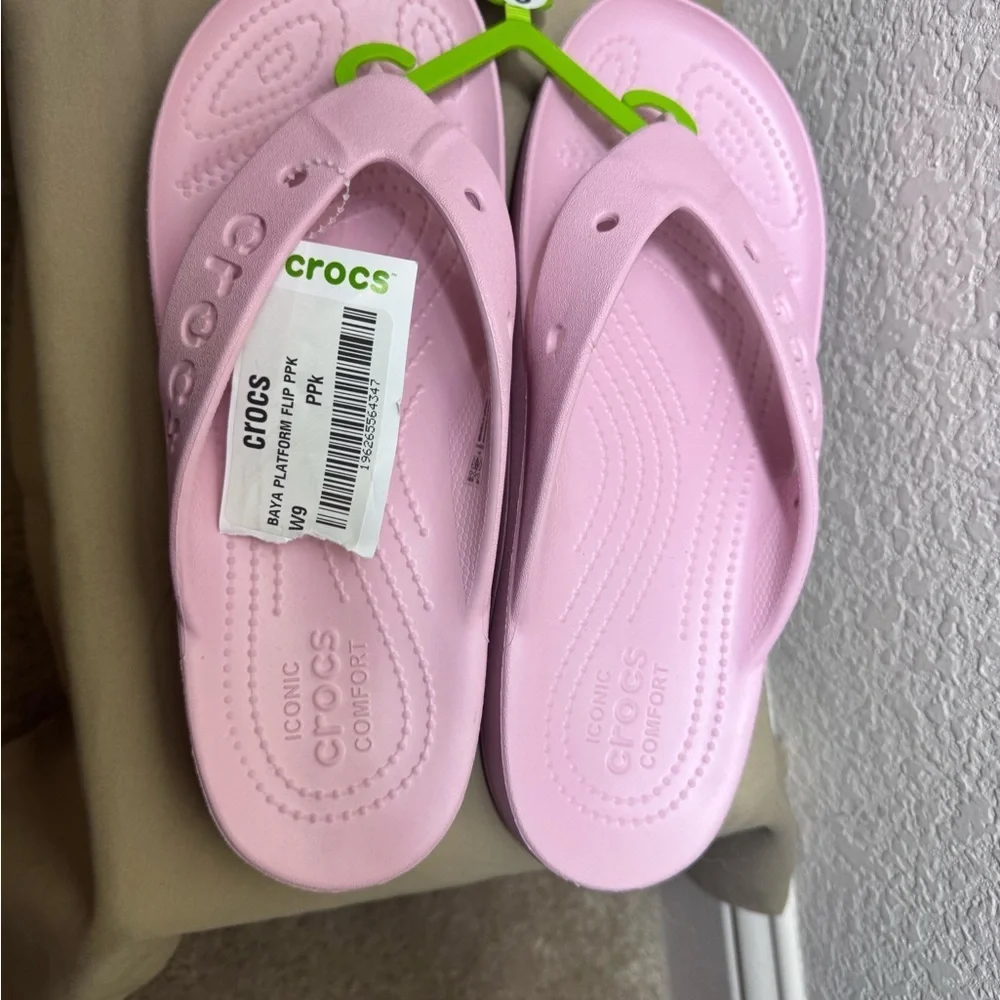 CROCS Women’s Baya Platform Ionic Comfort Flip Flops Size 9 Pink NWT